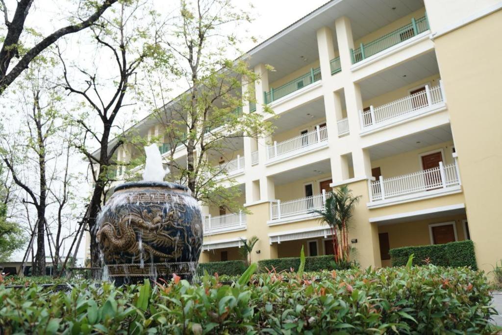 The One Residence Hotel Bangkok Exteriör bild