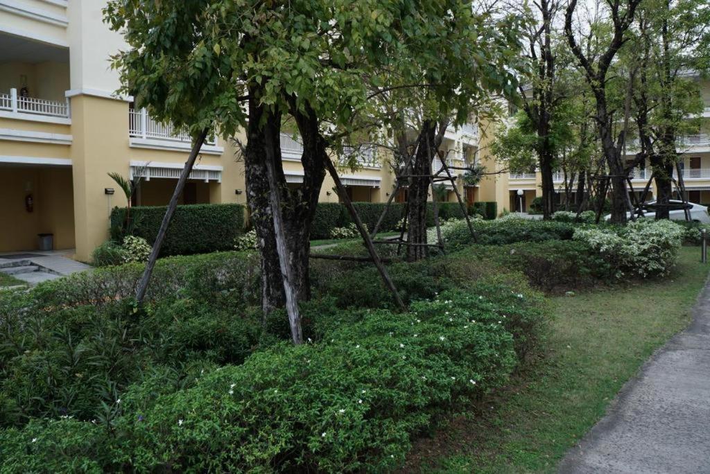 The One Residence Hotel Bangkok Exteriör bild