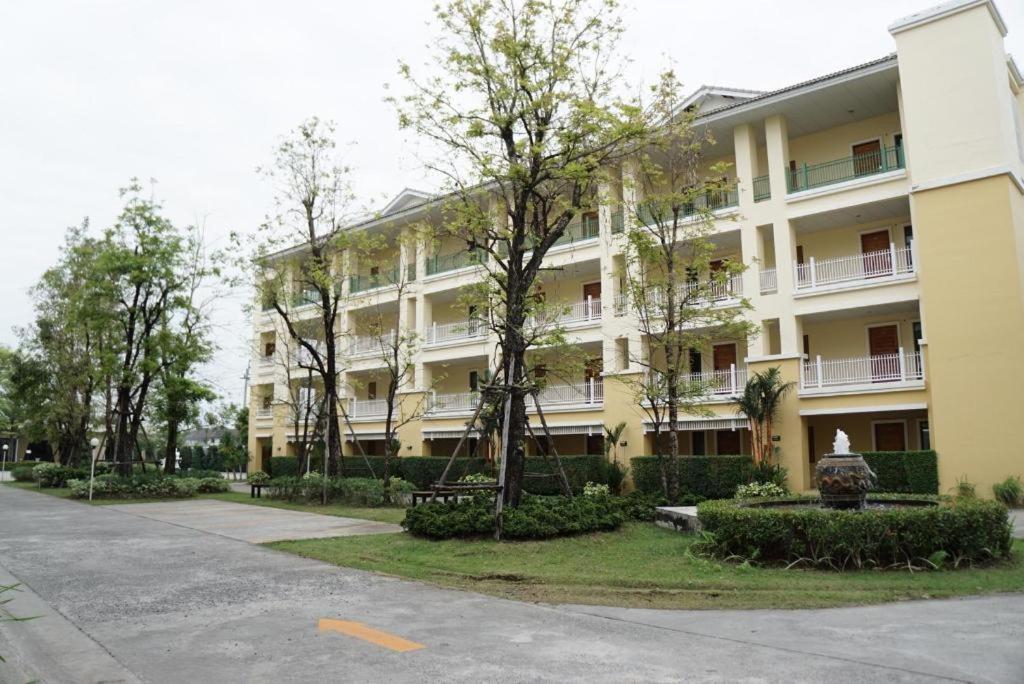The One Residence Hotel Bangkok Exteriör bild