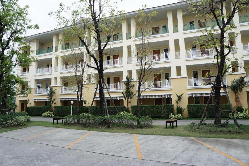 The One Residence Hotel Bangkok Exteriör bild